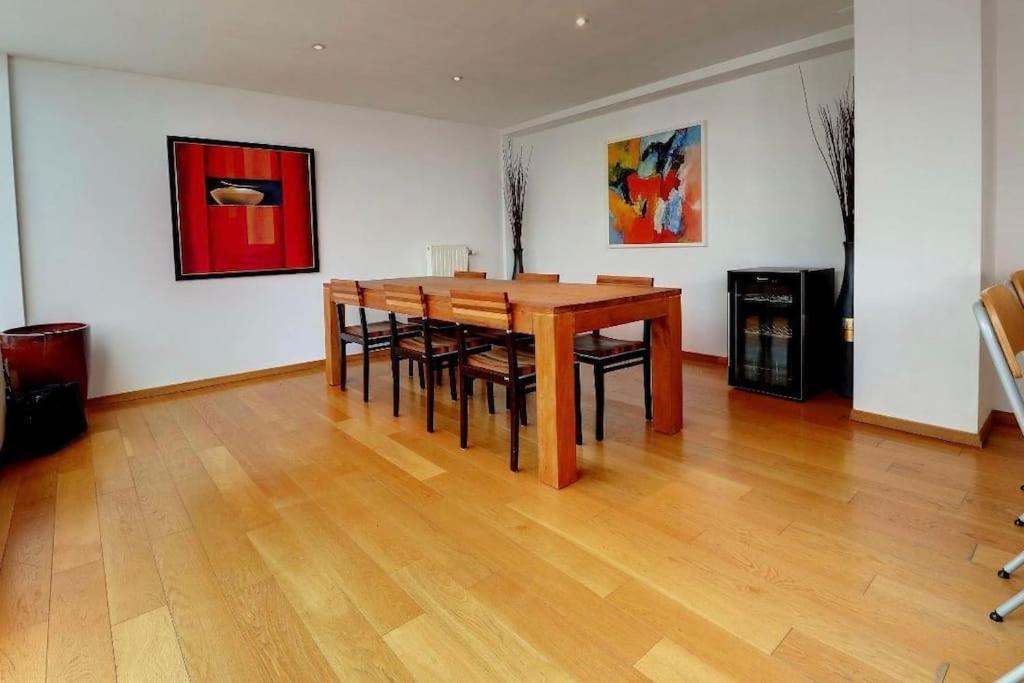 Down Town Spacious Duplex With Private Parking & Game Room Brussels Exterior photo