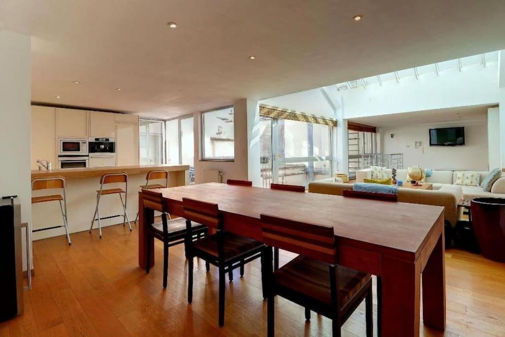 Down Town Spacious Duplex With Private Parking & Game Room Brussels Exterior photo